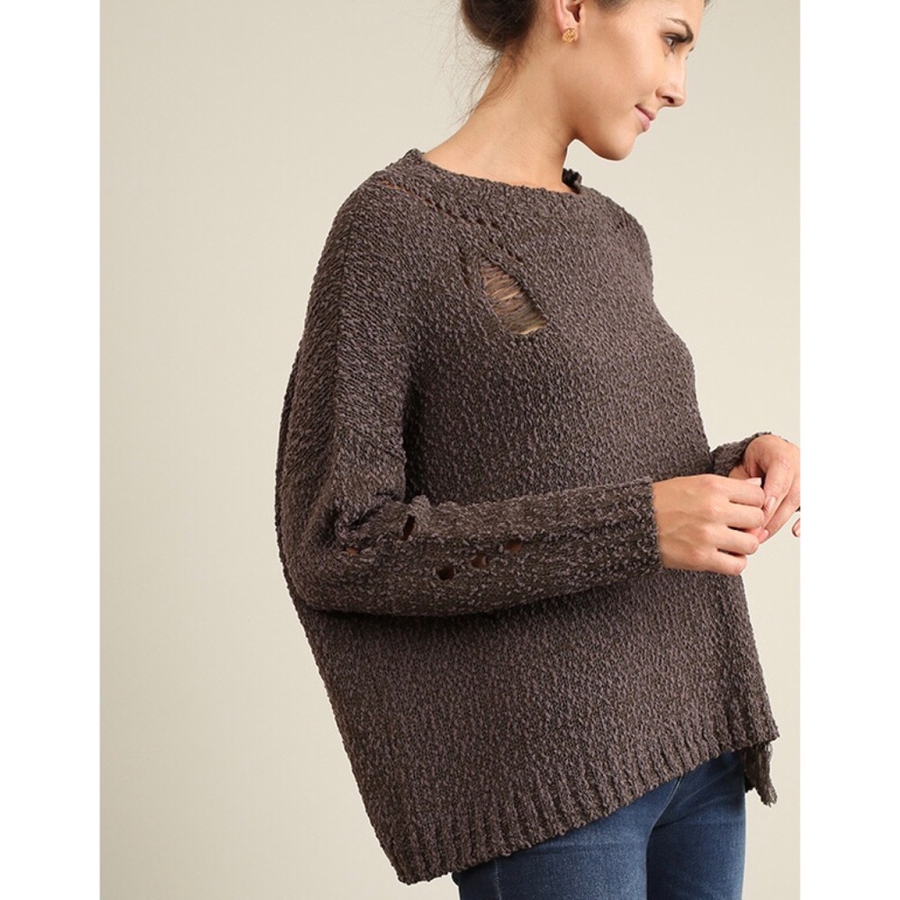 🆕 NWT Long Sleeved Cut-Out Distressed Sweater - Picture 2 of 4